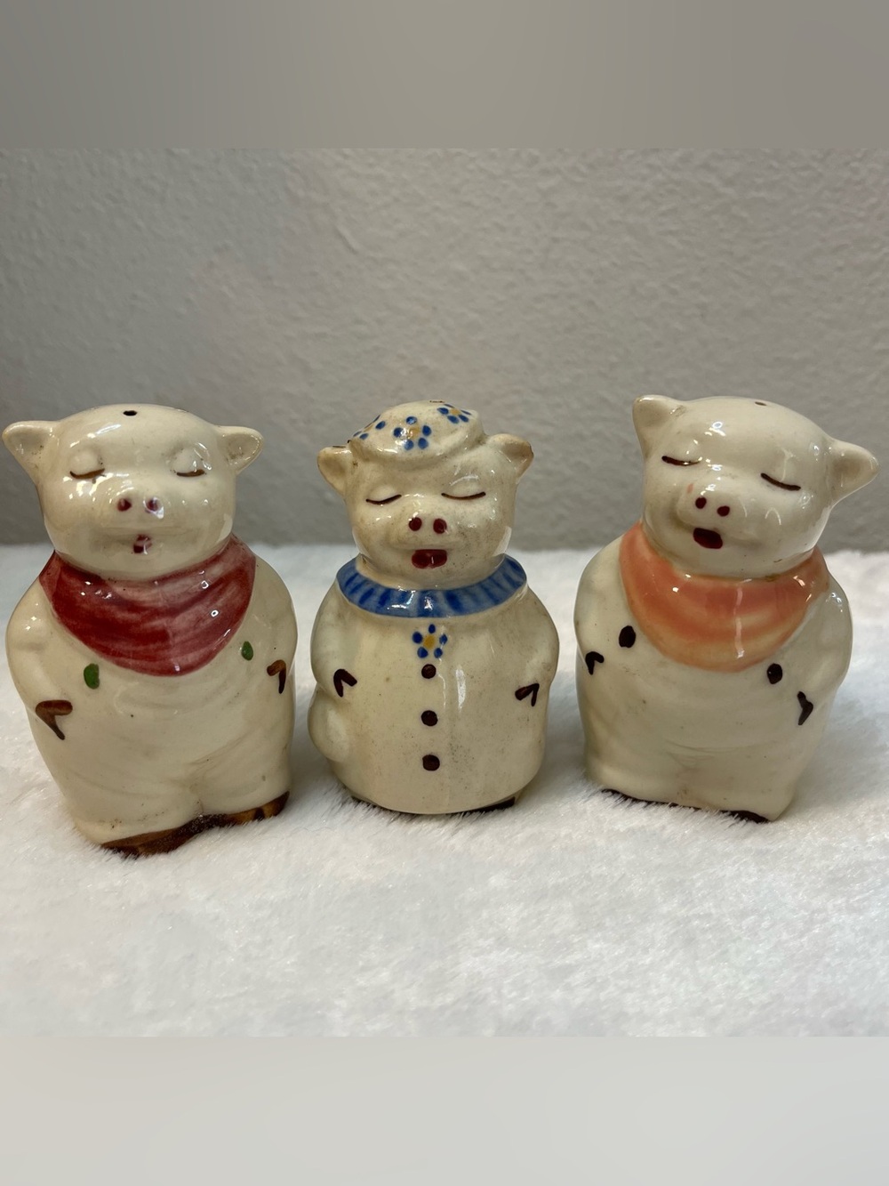 Vintage Shawnee Smiley Winnie Pig Salt Pepper Shakers